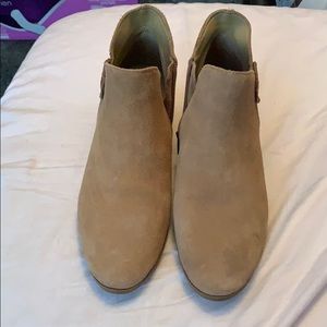 Pair light brown suede feeling booties. Size 7.5M